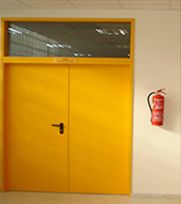 Tecnipuertas Málaga puerta amarilla