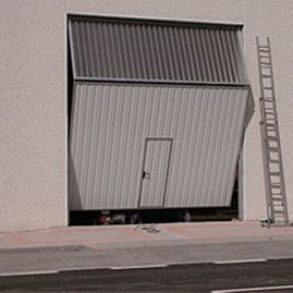 Tecnipuertas Málaga puerta Contrapesada industrial 